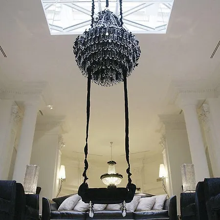 Leon's Place In Hotel