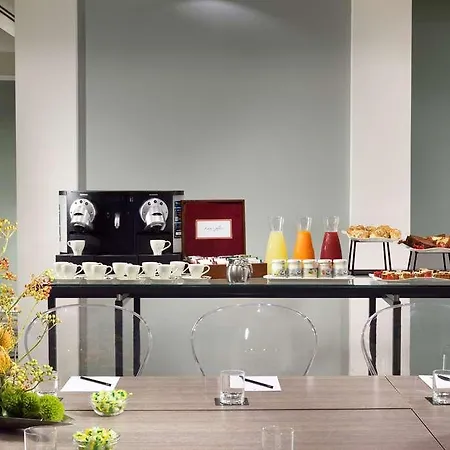 Leon's Place In Hotel 4*