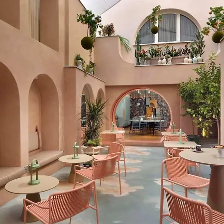 Leon's Place In Hotel Rom