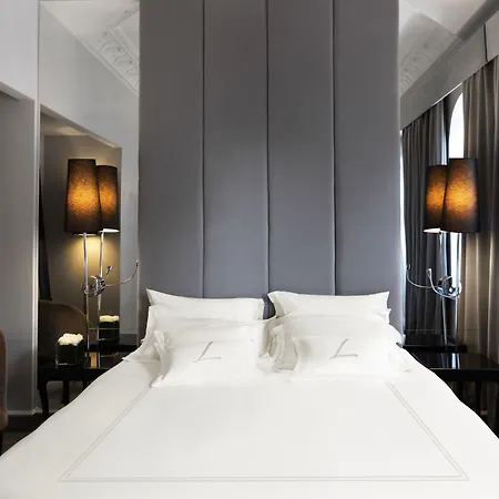 Leon's Place In Hotel