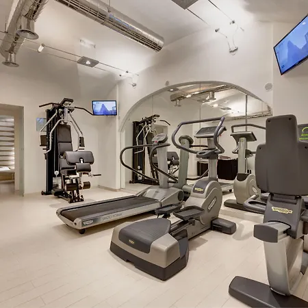 Otel Leon's Place In