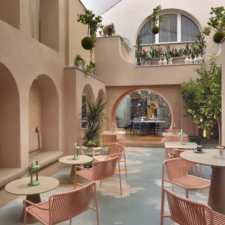 Otel Leon's Place In 4*