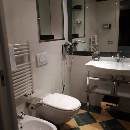 Hotel Leon's Place In Rom