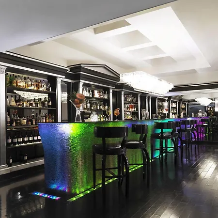 Leon's Place In Hotel 4*