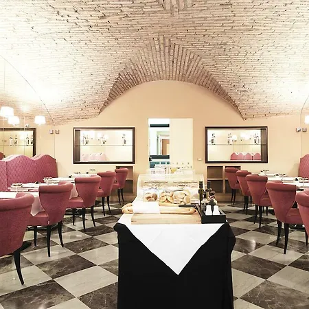 Leon's Place In Hotel 4*