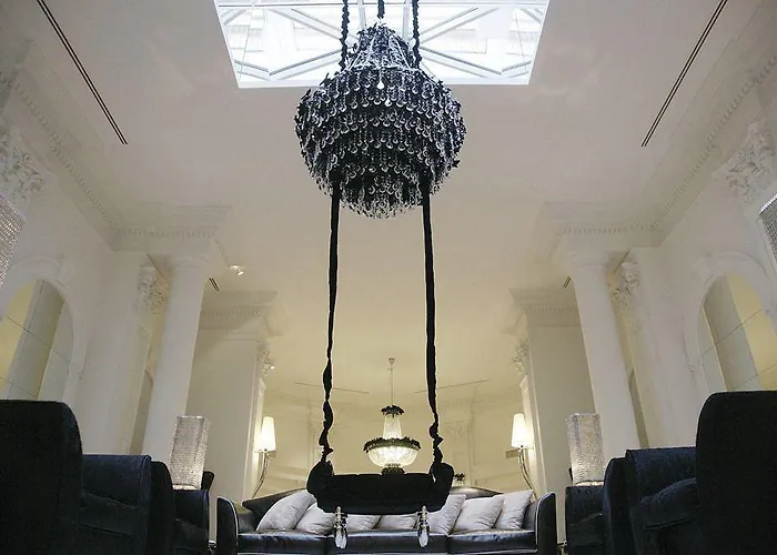 Leon's Place In Hotel