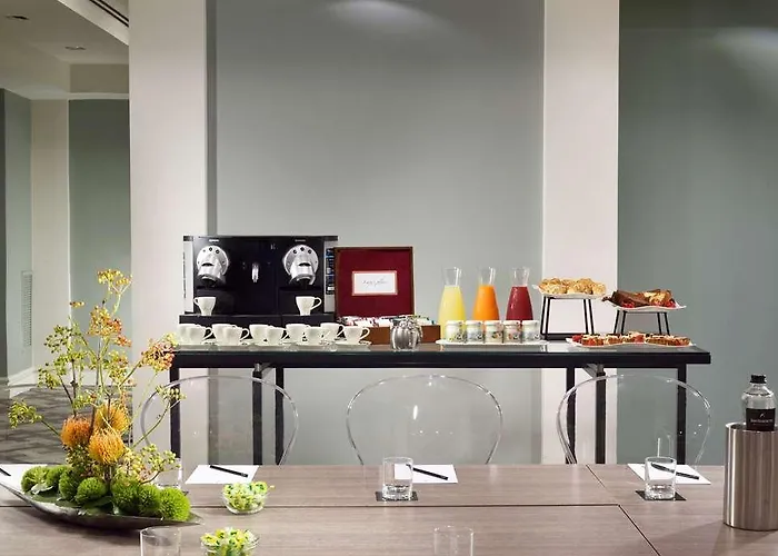 Leon's Place In Hotel 4*