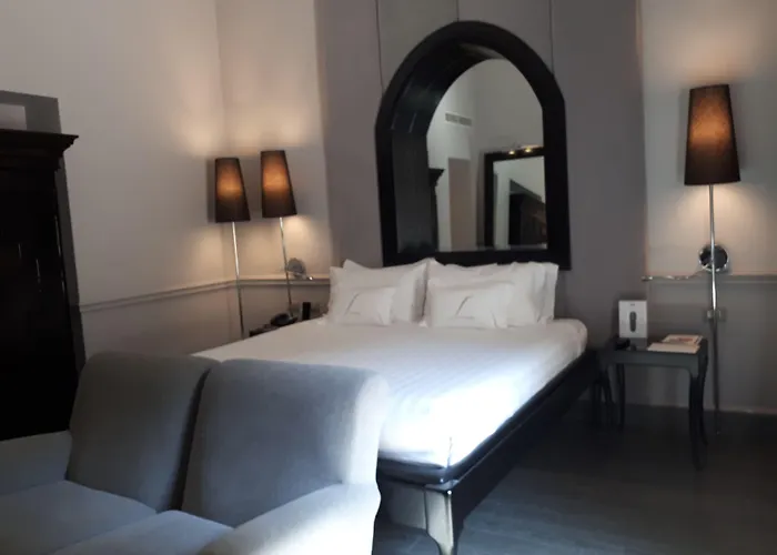 Leon's Place In Hotel