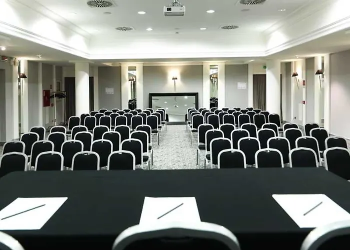 Leon's Place In Hotel 4*