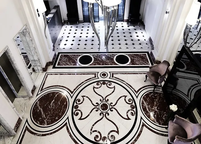 Leon's Place In Hotel 4*