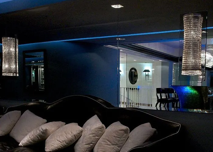 Leon's Place In Hotel