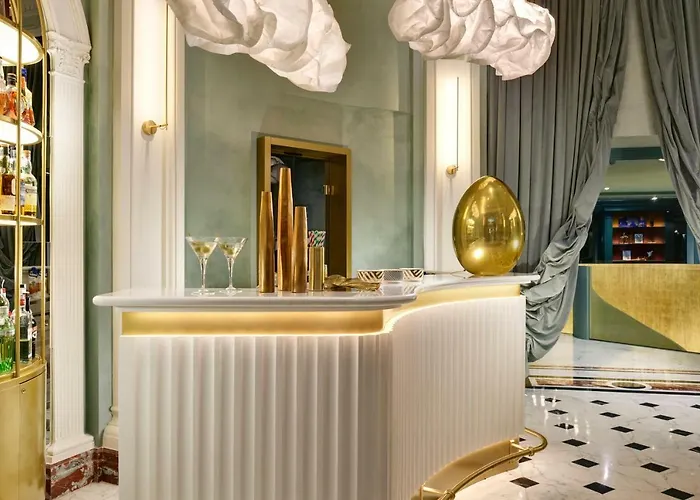 Leon's Place In Hotel